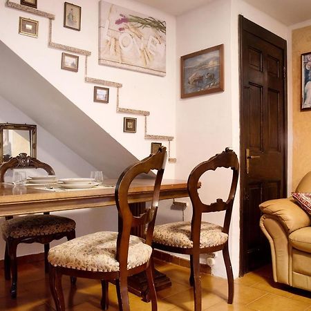Casa Flora Apartment Porto Ceresio Bagian luar foto
