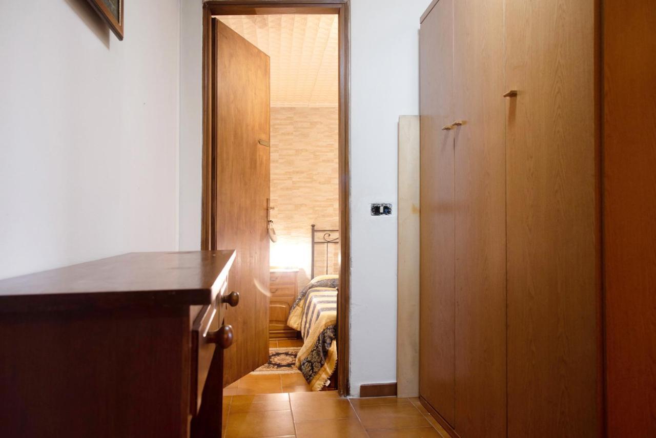 Casa Flora Apartment Porto Ceresio Bagian luar foto